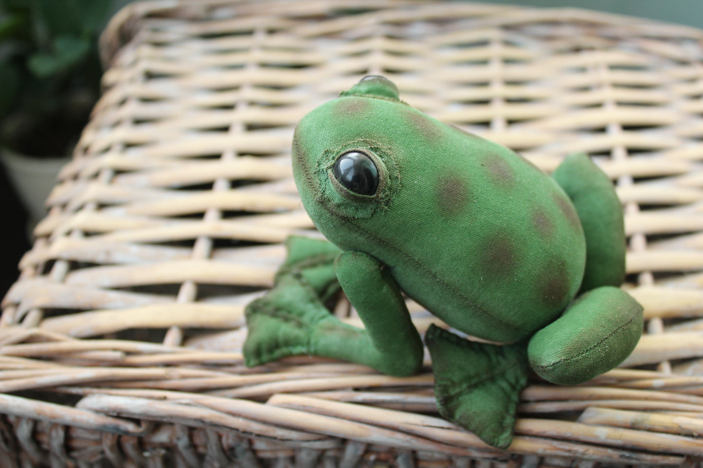 Frog sewing pattern, frog plush