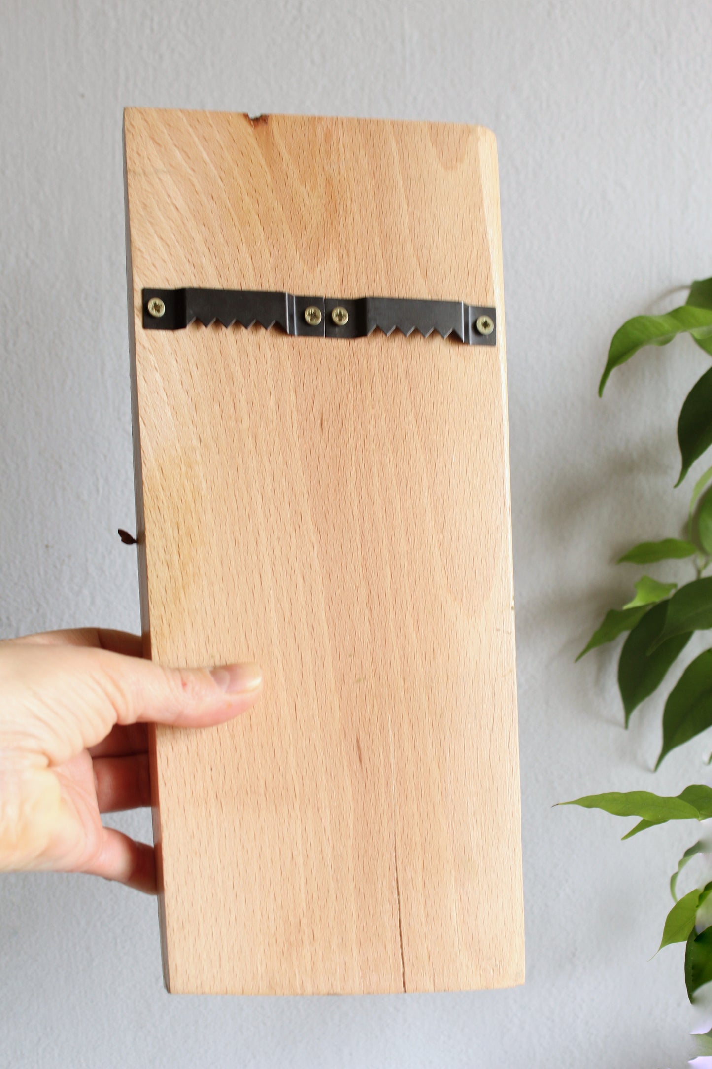 Key holder for wall, wooden house key hook